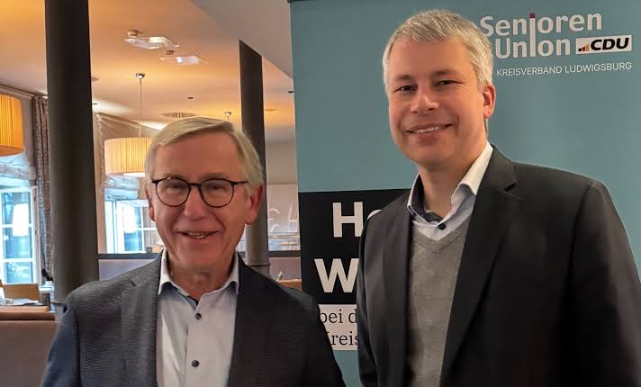 Steffen Bilger standing beside an older man at an event of the CDU seniors' association in the Ludwigsburg district, with part of an association banner visible behind them